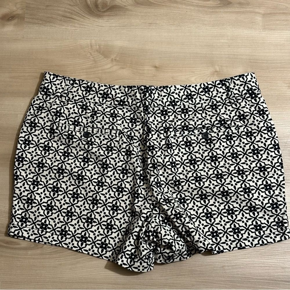 Christopher & Banks Shorts Black‎ White 16 Women Geometric Print Cotton Stretch